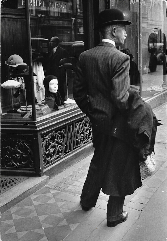 Поход по магазинам, Лондон, 1953 год. Фотограф Инге Морат