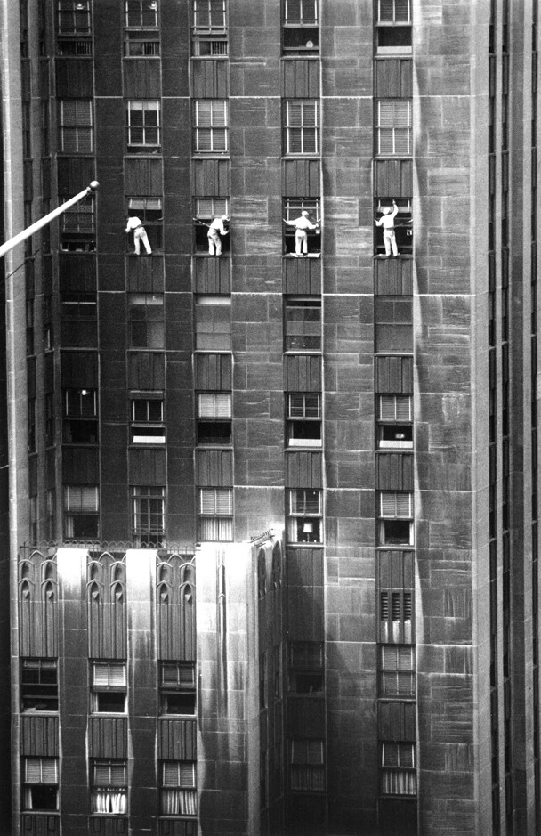 Мойщики окон, Нью-Йорк, 1956 год. Фотограф Инге Морат