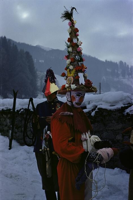 Зимнее карнавальное шествие, Австрия, 1955 год. Фотограф Инге Морат