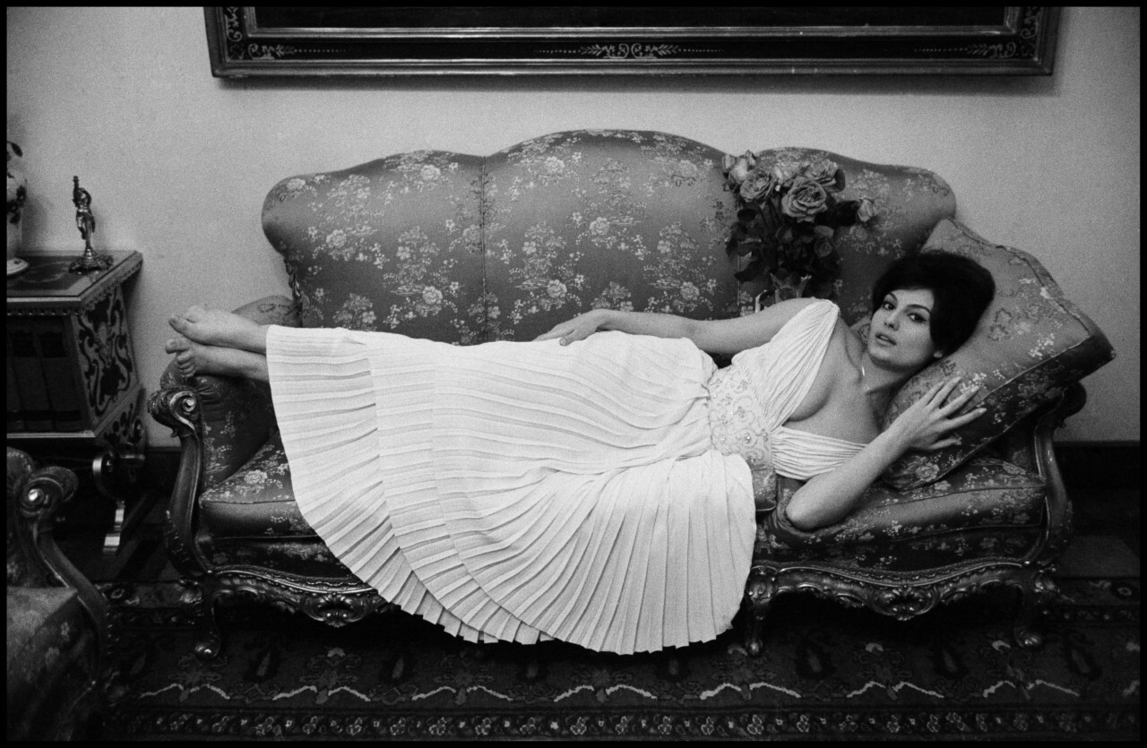 Актриса Розанна Скьяффино дома, Рим, Италия. 1960 год. Фотограф Инге Морат