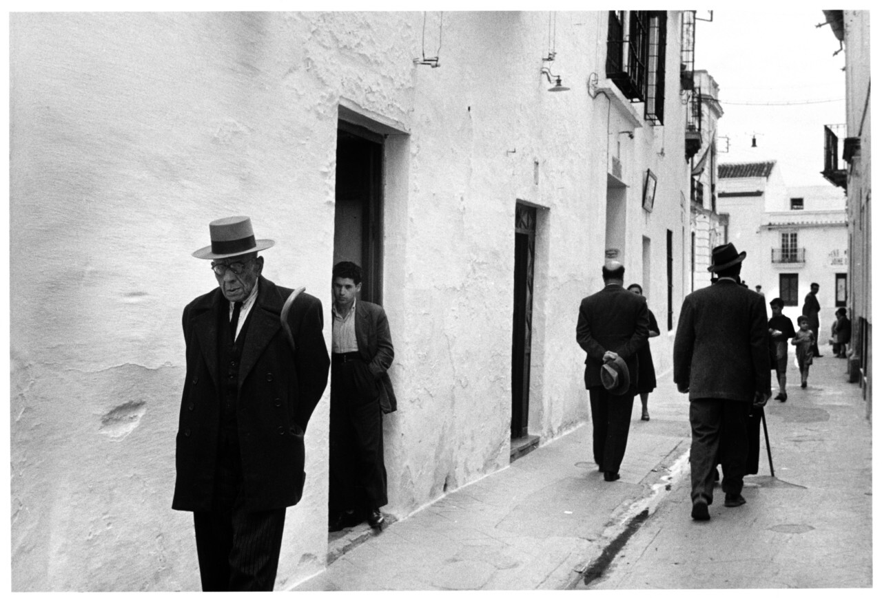 Вечерняя прогулка, Испания, 1954 год. Фотограф Инге Морат