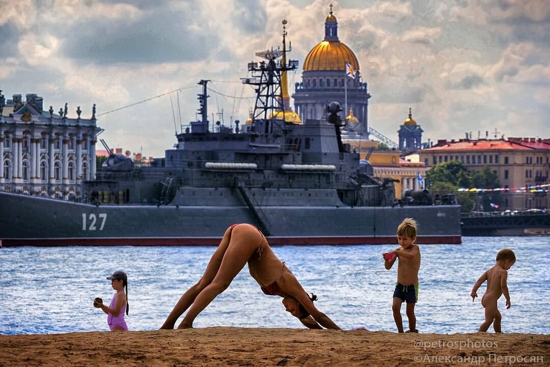На невских берегах. Фотограф Александр Петросян