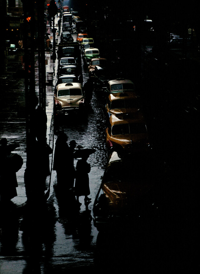 Дождливая ночь, Нью-Йорк, 1952. Фотограф Эрнст Хаас