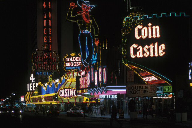 Монетный замок. Ночной Лас-Вегас, 1975. Фотограф Эрнст Хаас