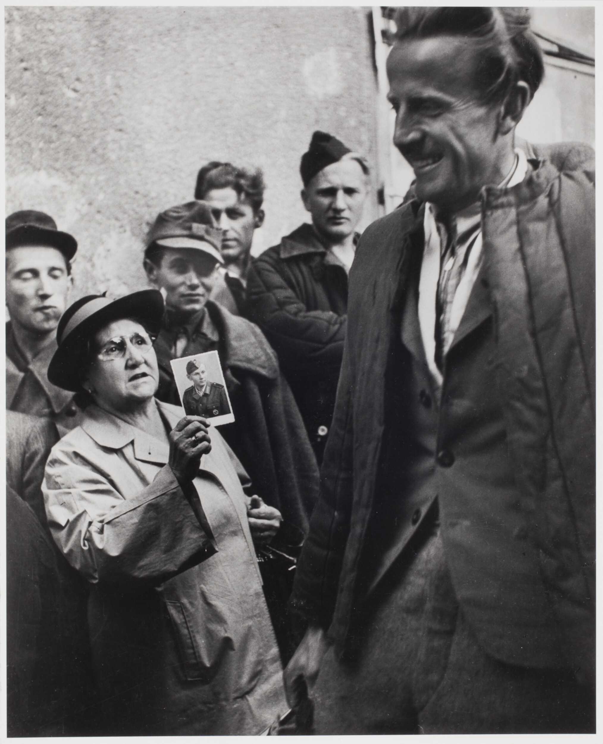 Возвращение военнопленных, Вена, 1946 – 1948. Фотограф Эрнст Хаас