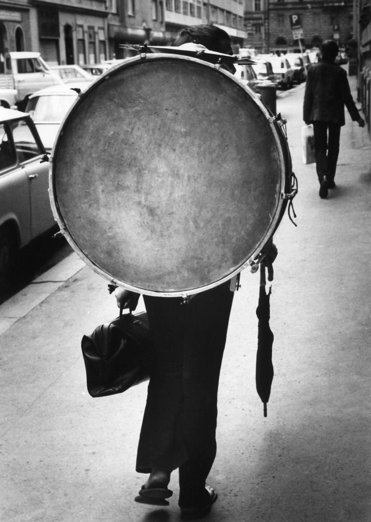 Музыкант. Прага, 1975. Фотограф Франтишек Досталь