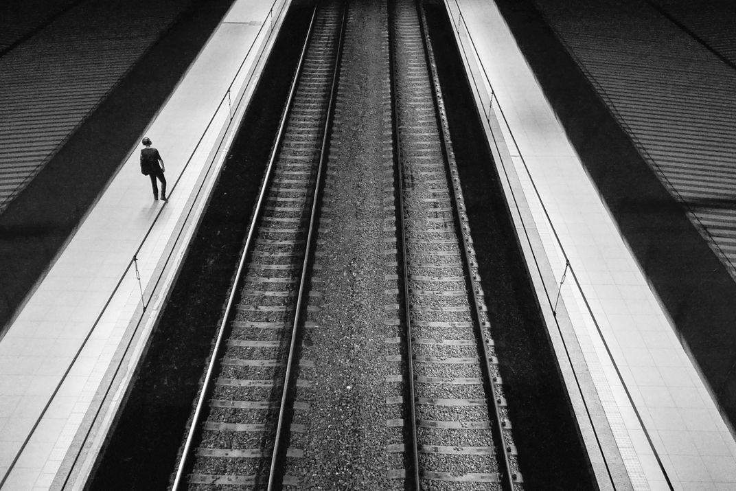 Финалист в категории Мобильная фотография, 2020. Пассажир в ожидании поезда на станции в городе Сан-Паулу, Бразилия. Автор Эдмилсон Санчес