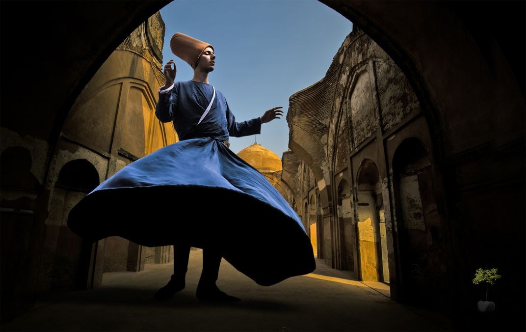 Финалист в категории Изменённые изображения, 2020. Суфийские танцы. Автор Гоутам Чаттерджи