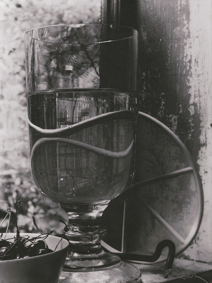 Вишни и стекло, 1950 год. Фотограф Йозеф Судек