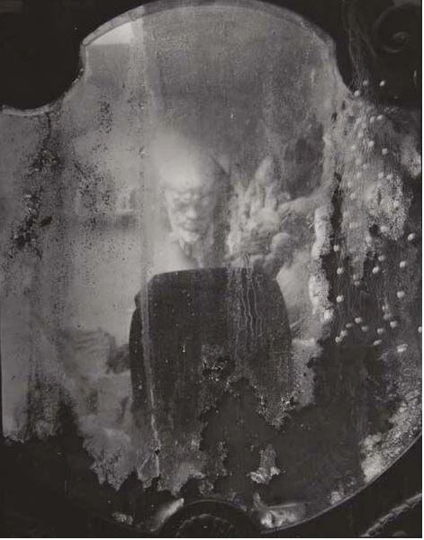 Зеркало с отражением из лабиринтов, 1948-1973 год. Фотограф Йозеф Судек
