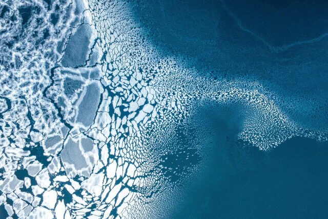 Победитель в категории «Аэрофотография», 2021. Лёд Гренландии. Автор Флориан Леду