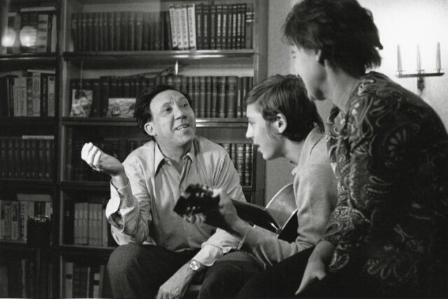 Юрий Никулин дома с женой и сыном, 1971. Фотограф Евгений Умнов