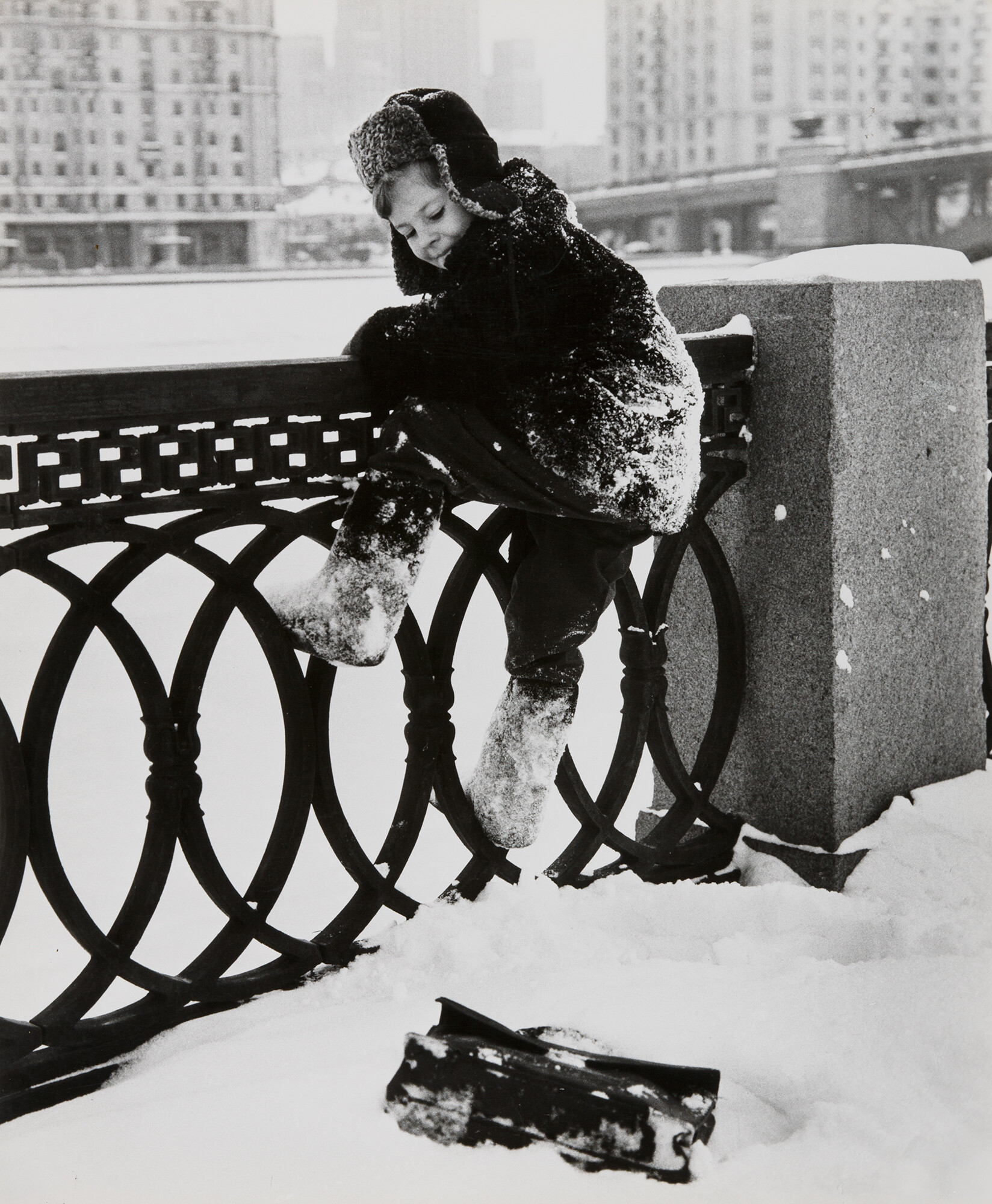 «Почему Коля не пошёл в школу», 1960-е. Фотограф Дмитрий Бальтерманц