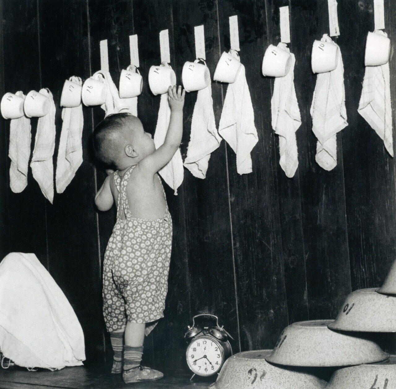 В детском саду, 1949. Фотограф Дмитрий Бальтерманц
