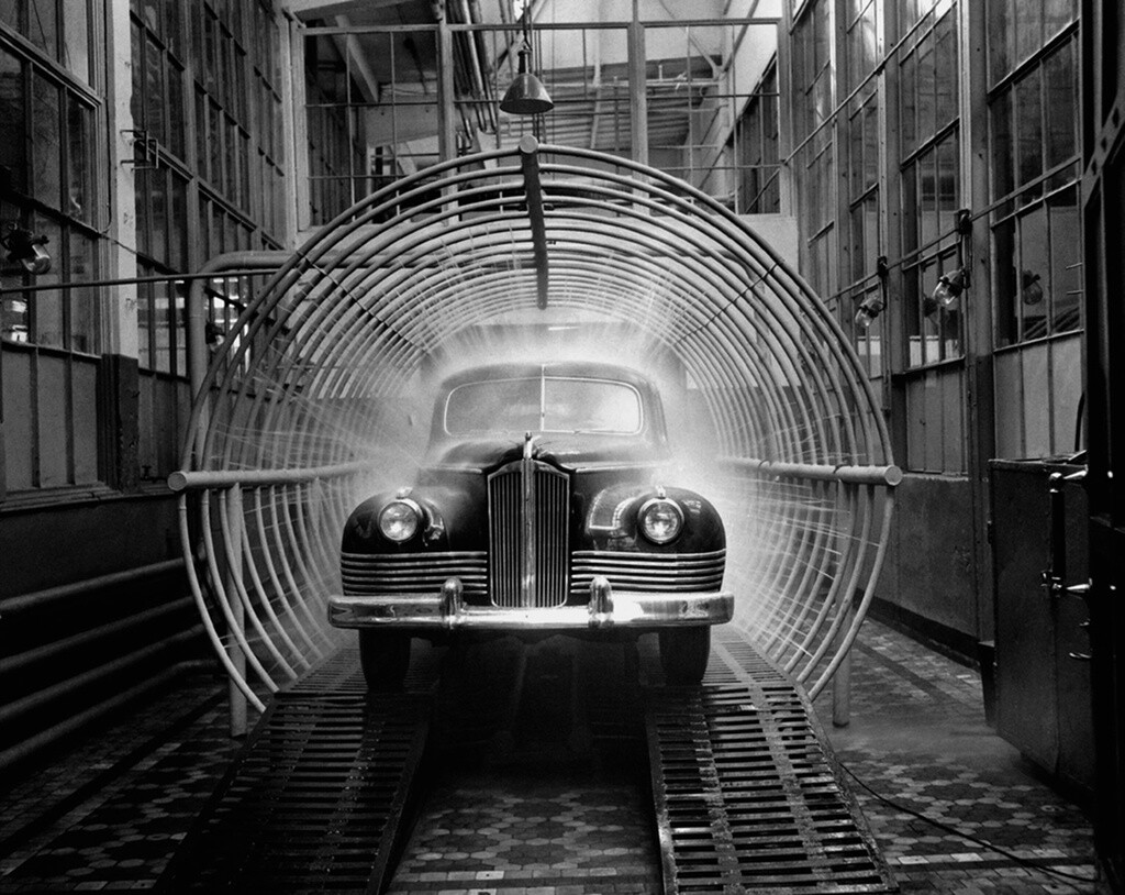 Испытание нового автомобиля ЗИС-110, 1947. Фотограф Дмитрий Бальтерманц