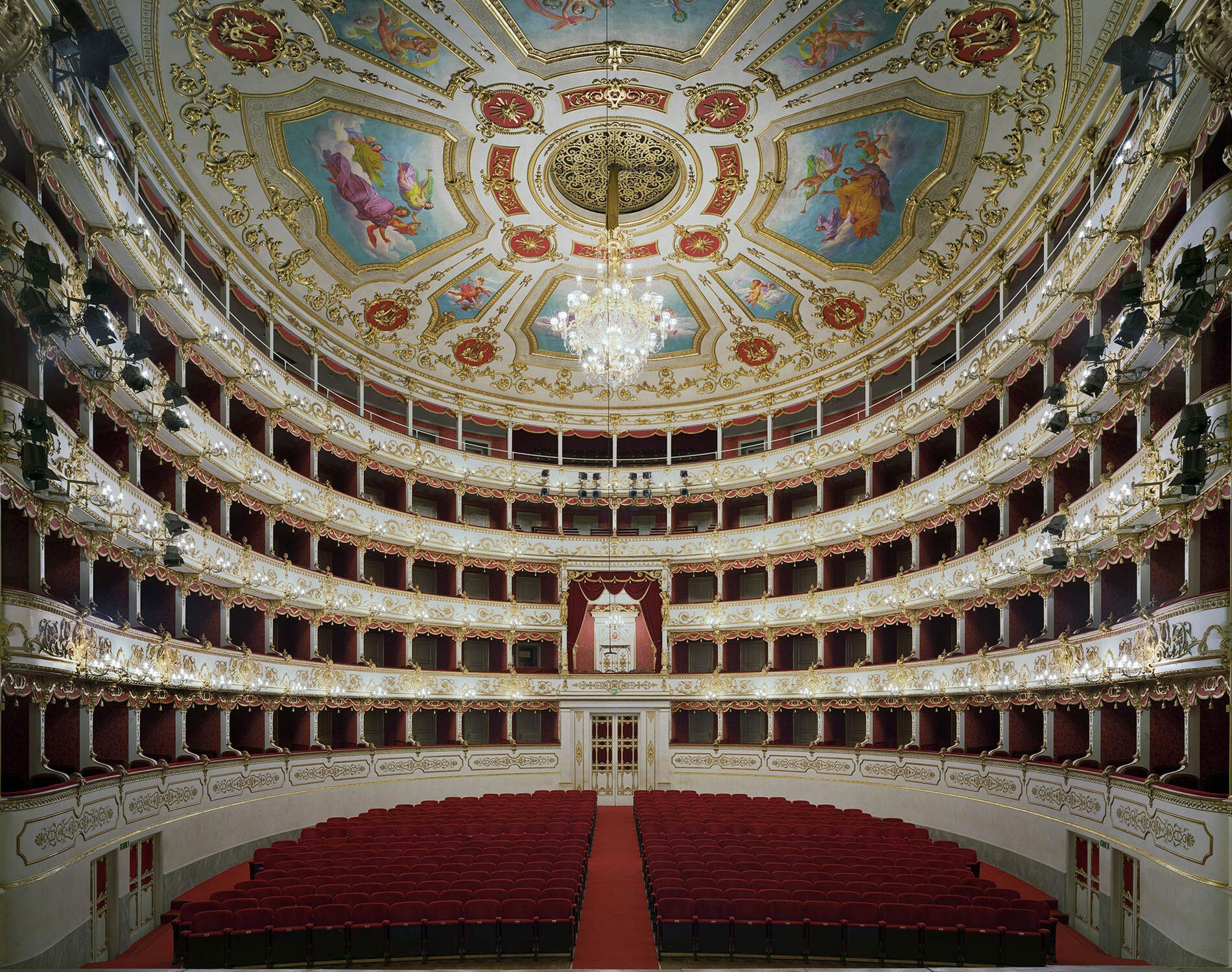 Муниципальный театр Валли, Италия, 2010 год. Фотограф  Дэвид Левенти