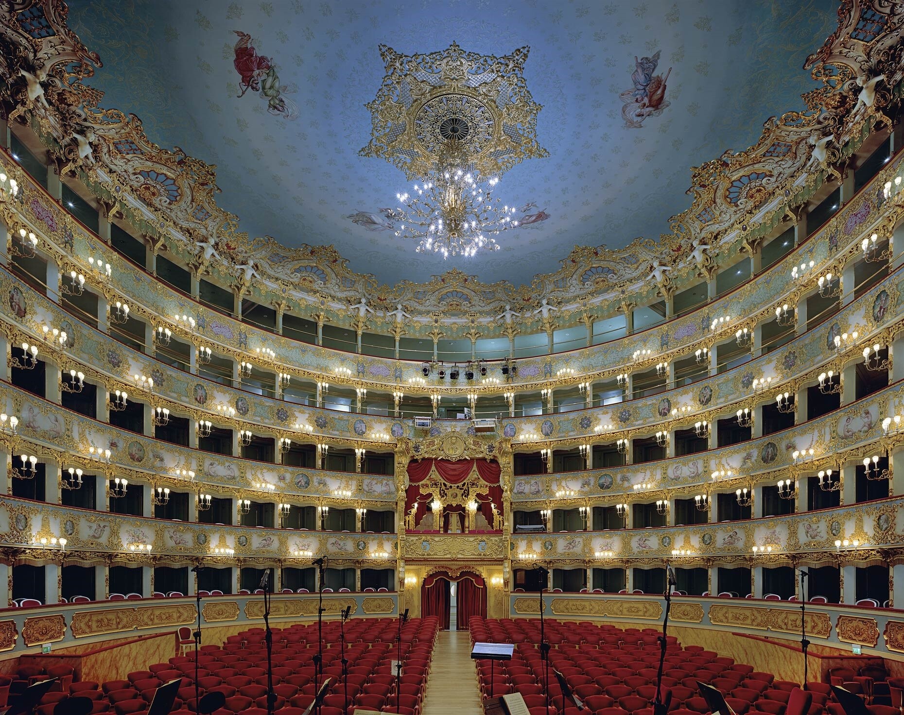 Театр  Ла Фениче, Венеция, Италия, 2008 год. Фотограф Дэвид Левенти