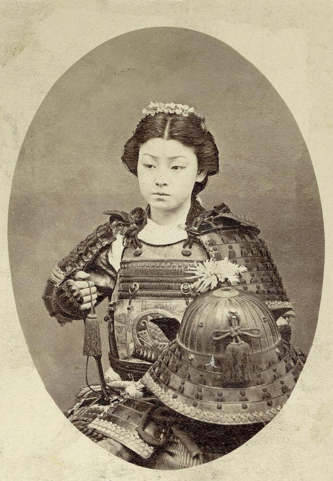 Женщина-самурай в конце 1800-х годов, предположительно Накано Такэко