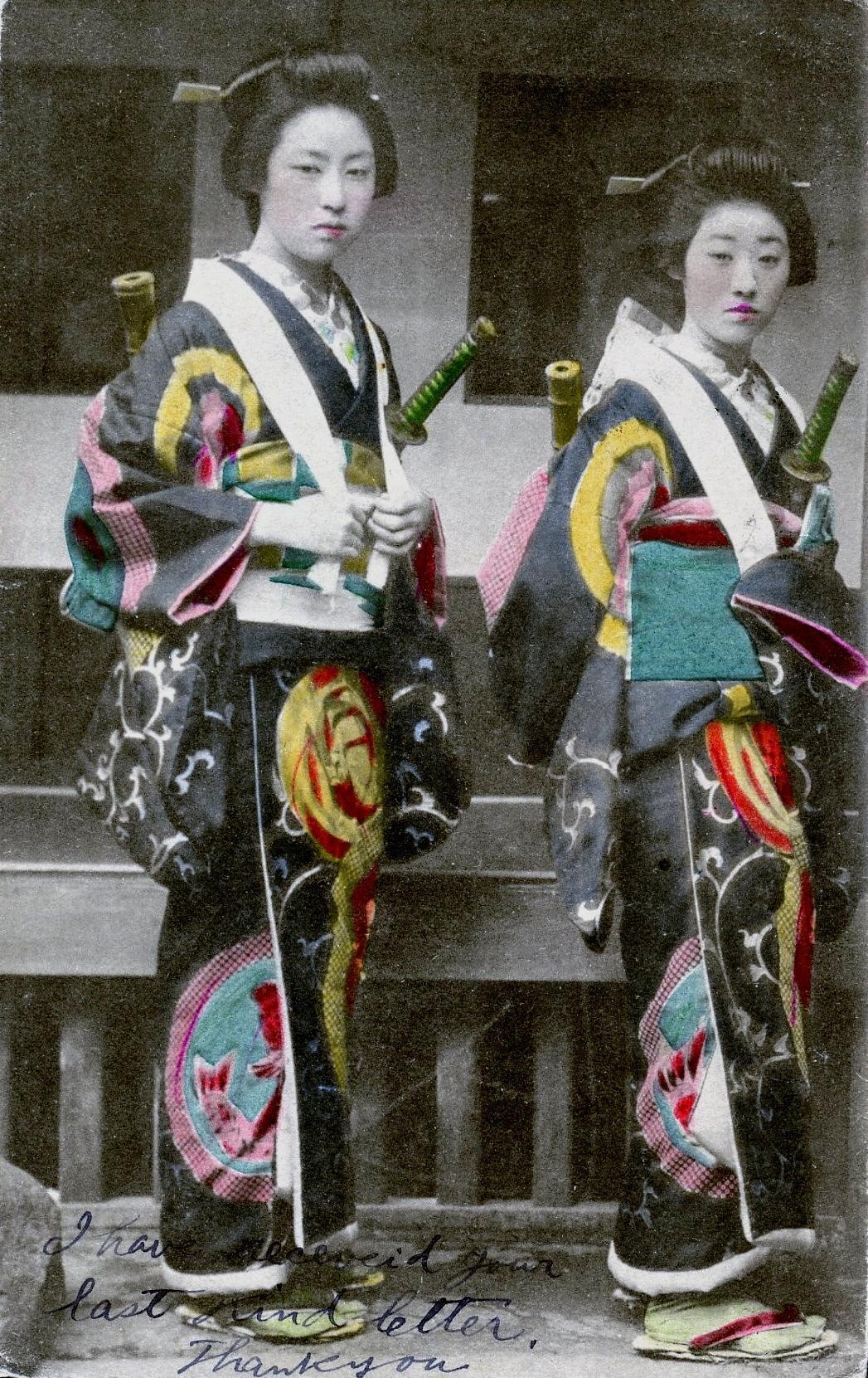 Старинная раскрашенная фотография женщин в Японии