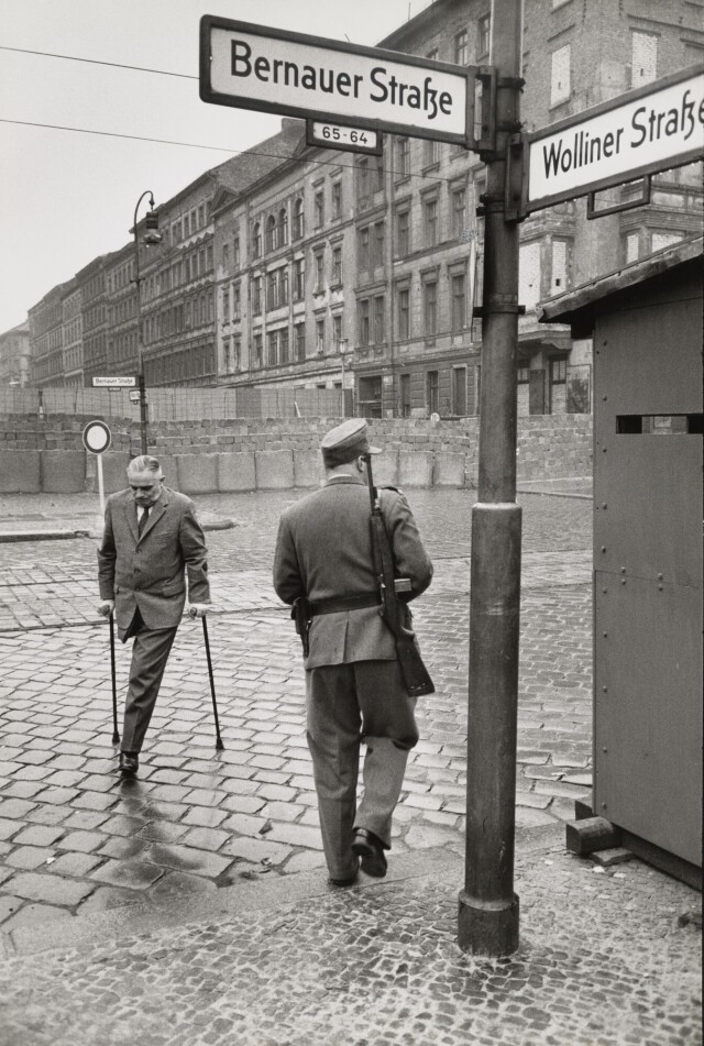 Берлинская стена, 1962. Фотограф Анри Картье-Брессон