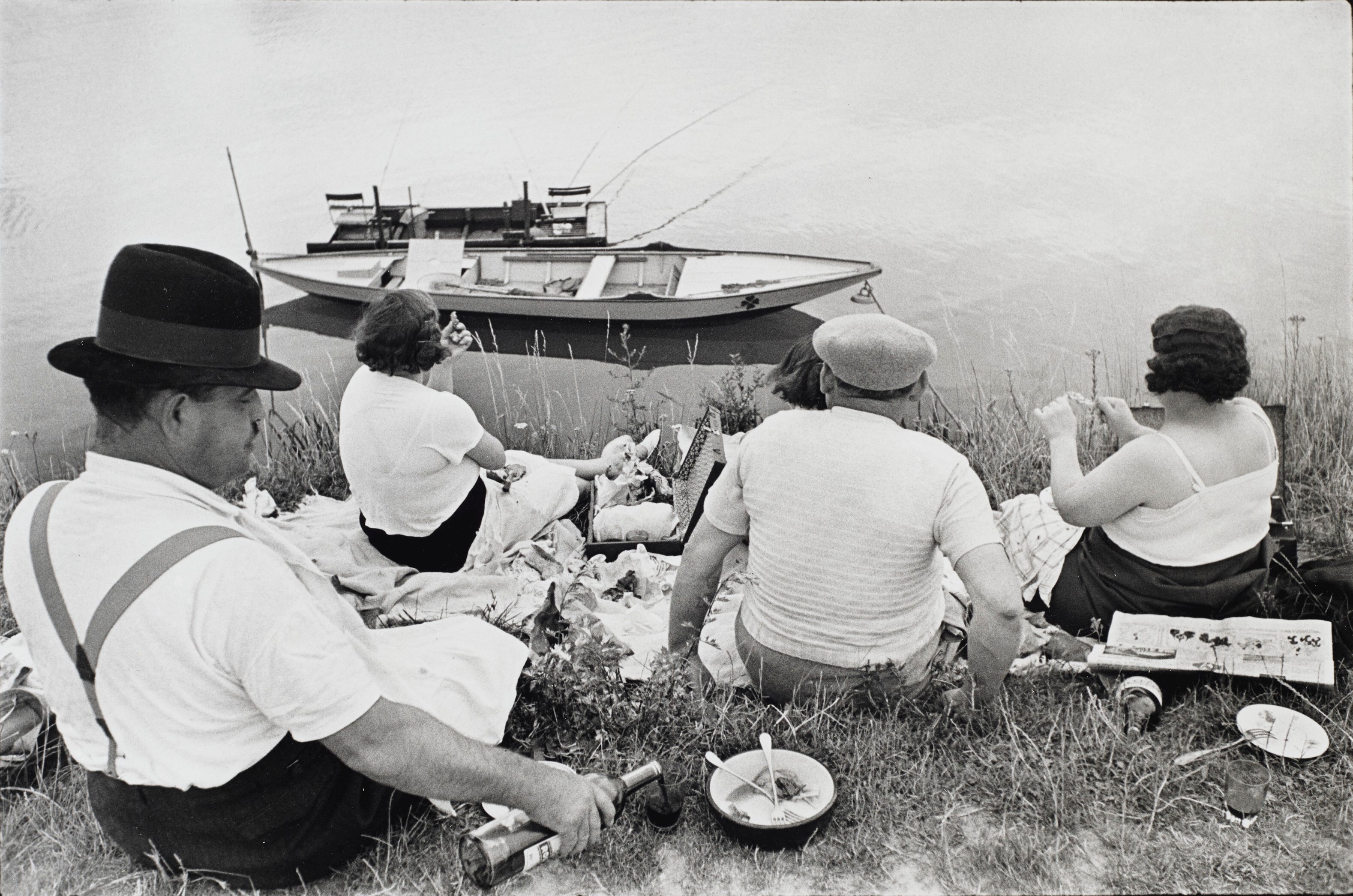 На берегу Марны, 1938. Фотограф Анри Картье-Брессон