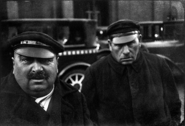 Таксисты, Берлин, 1931. Фотограф Анри Картье-Брессон