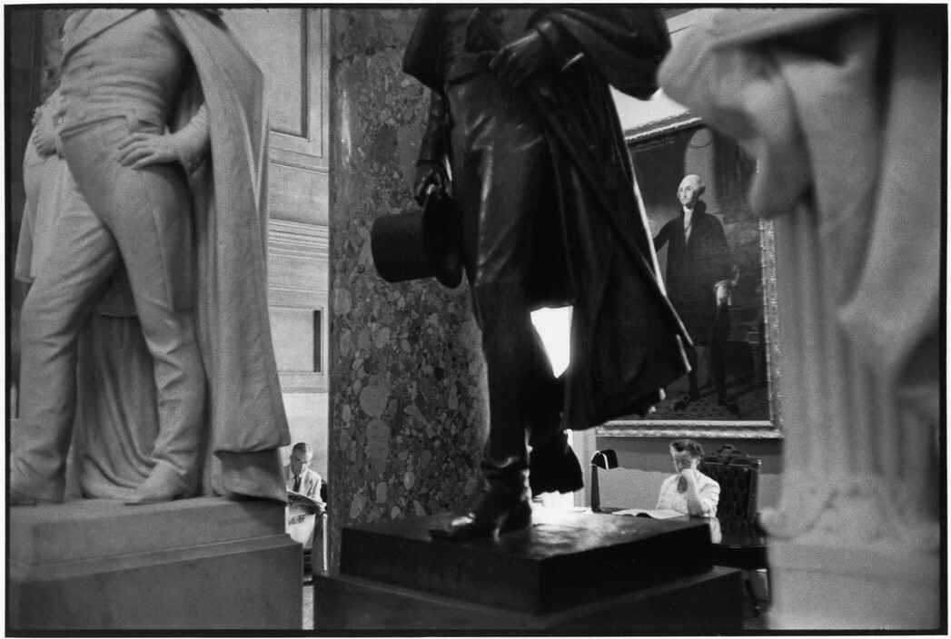 Скульптурный зал в Капитолии, Вашингтон, 1957. Фотограф Анри Картье-Брессон