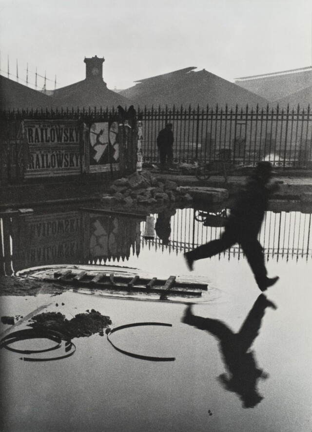 За вокзалом Сен-Лазар, Париж, 1932. Фотограф Анри Картье-Брессон