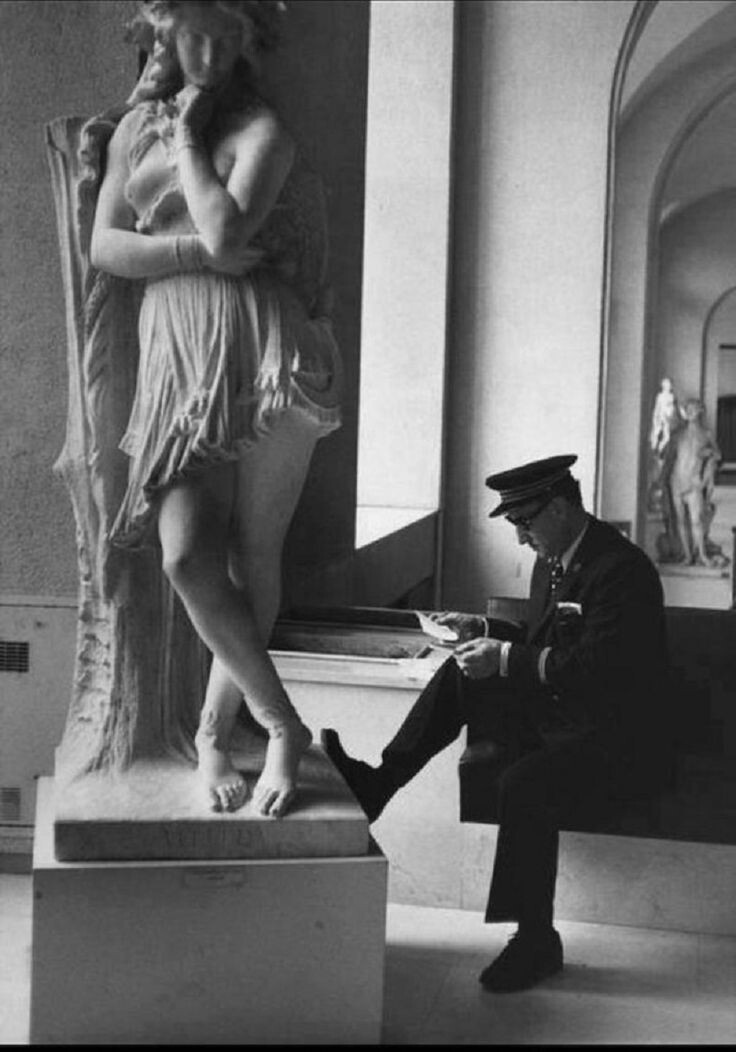 Лувр, 1975. Фотограф Анри Картье-Брессон