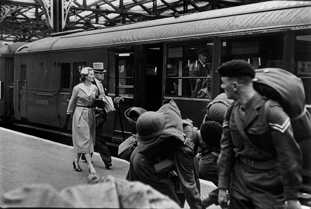 Железнодорожная станция Лондон-Ватерлоо, Лондон, 1953. Фотограф Анри Картье-Брессон