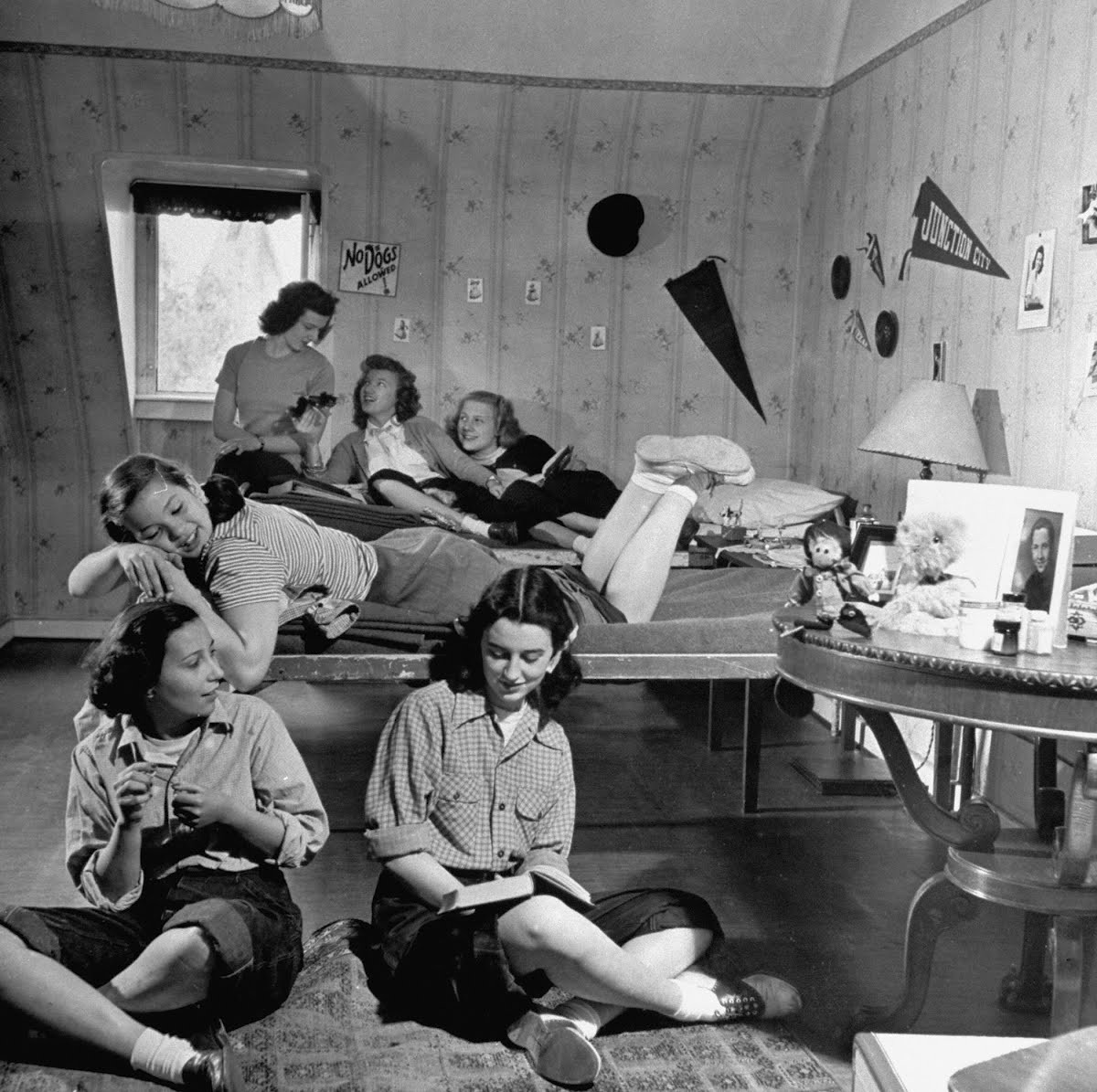 Общежитие для девочек в Гейдельберге, Германия, 1947. Уолтер Сандерс