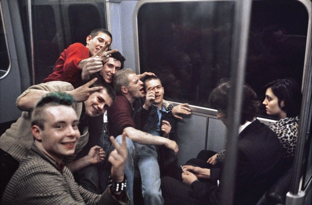 Молодёжь в метро, Лондон, 1980-е. Боб Маззер