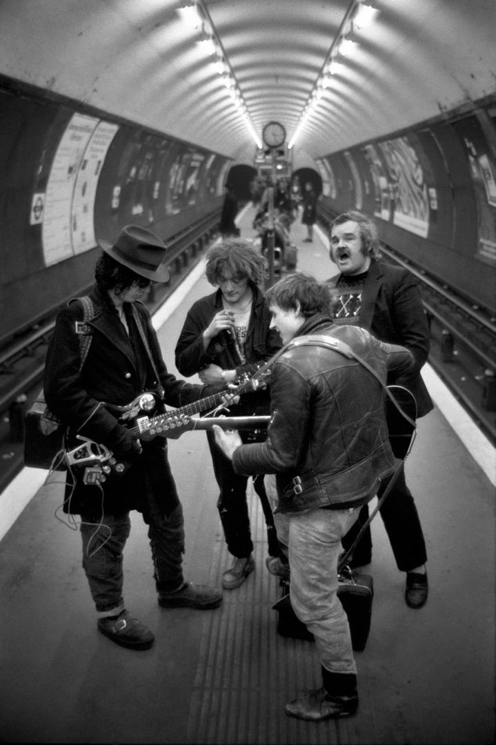Уличные музыканты в Клэпхэме, Лондон, 1980-е. Боб Маззер