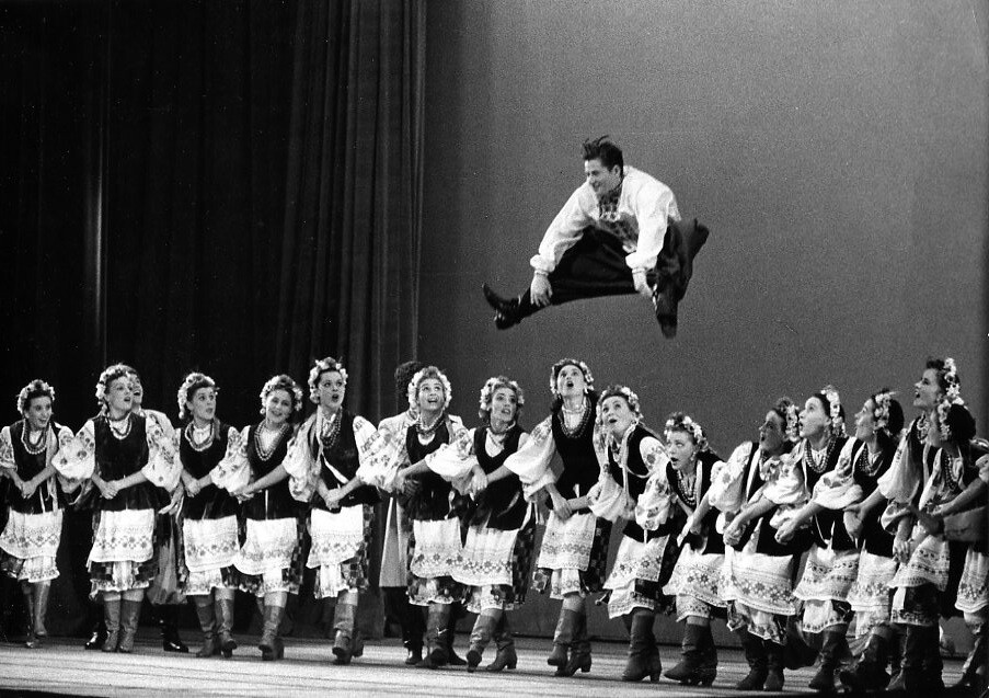 Танцевальный ансамбль имени Игоря Моисеева. Фотограф Робер Дуано