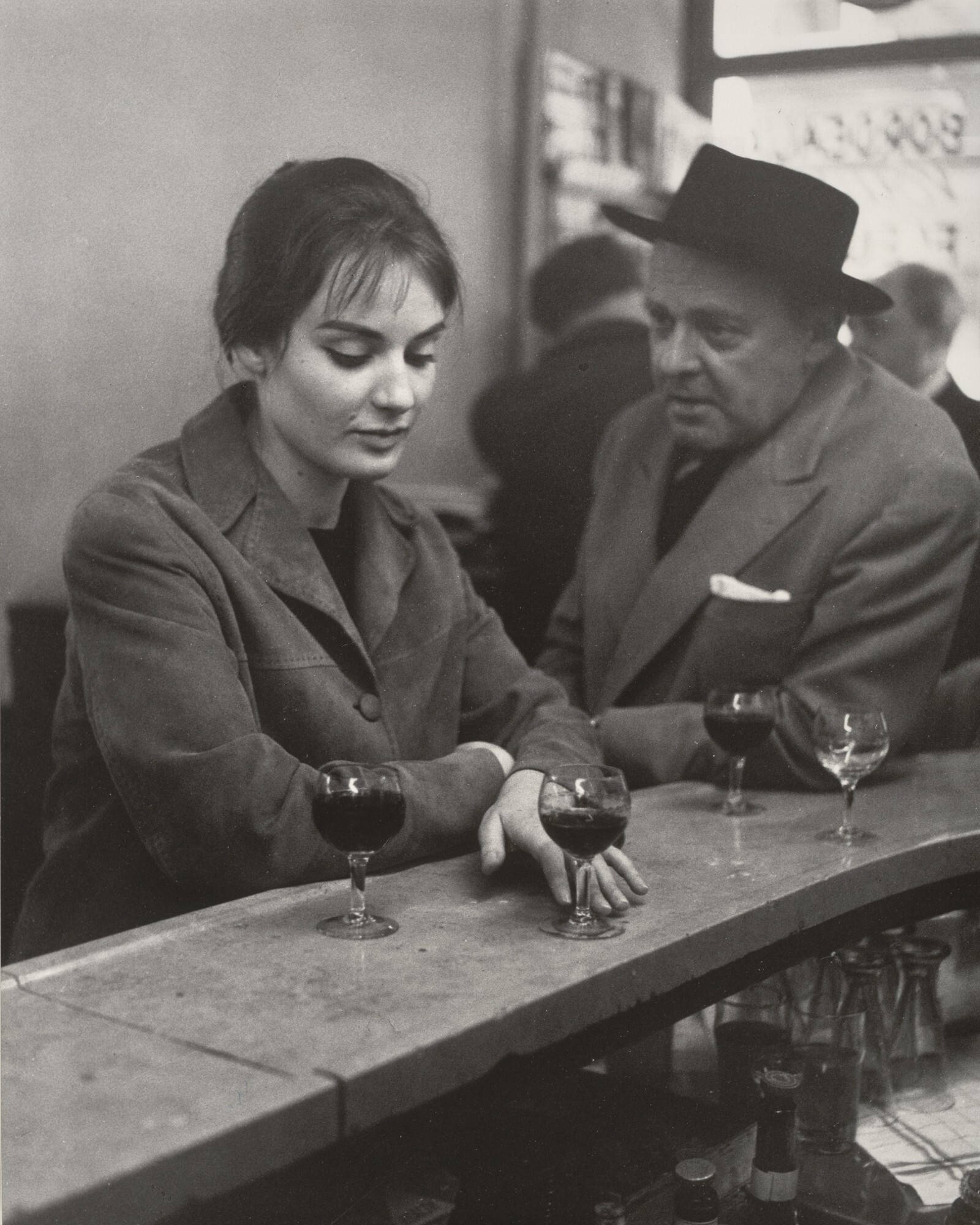 В кафе, Париж, 1958. Фотограф Робер Дуано