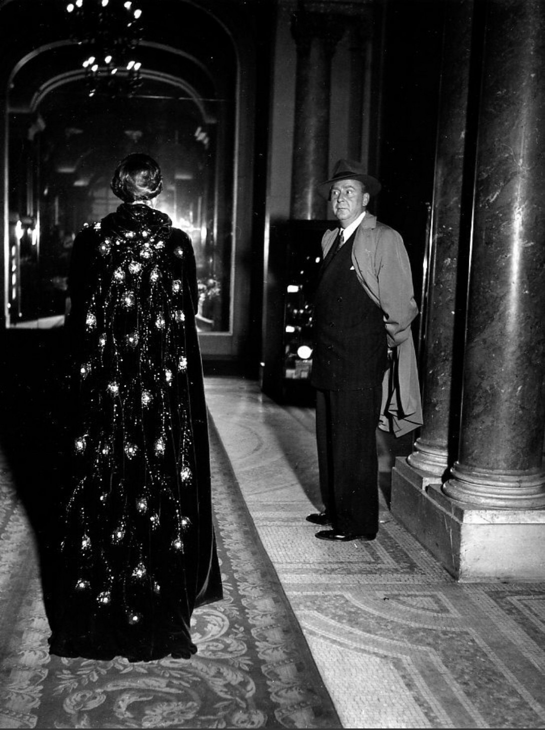 Проходящая женщина, 1948. Фотограф Робер Дуано