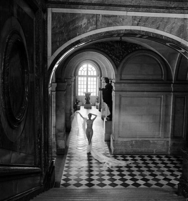 Балерина Лисетт Дарсонваль, Версальский дворец, 1952. Фотограф Эмиль Савитри