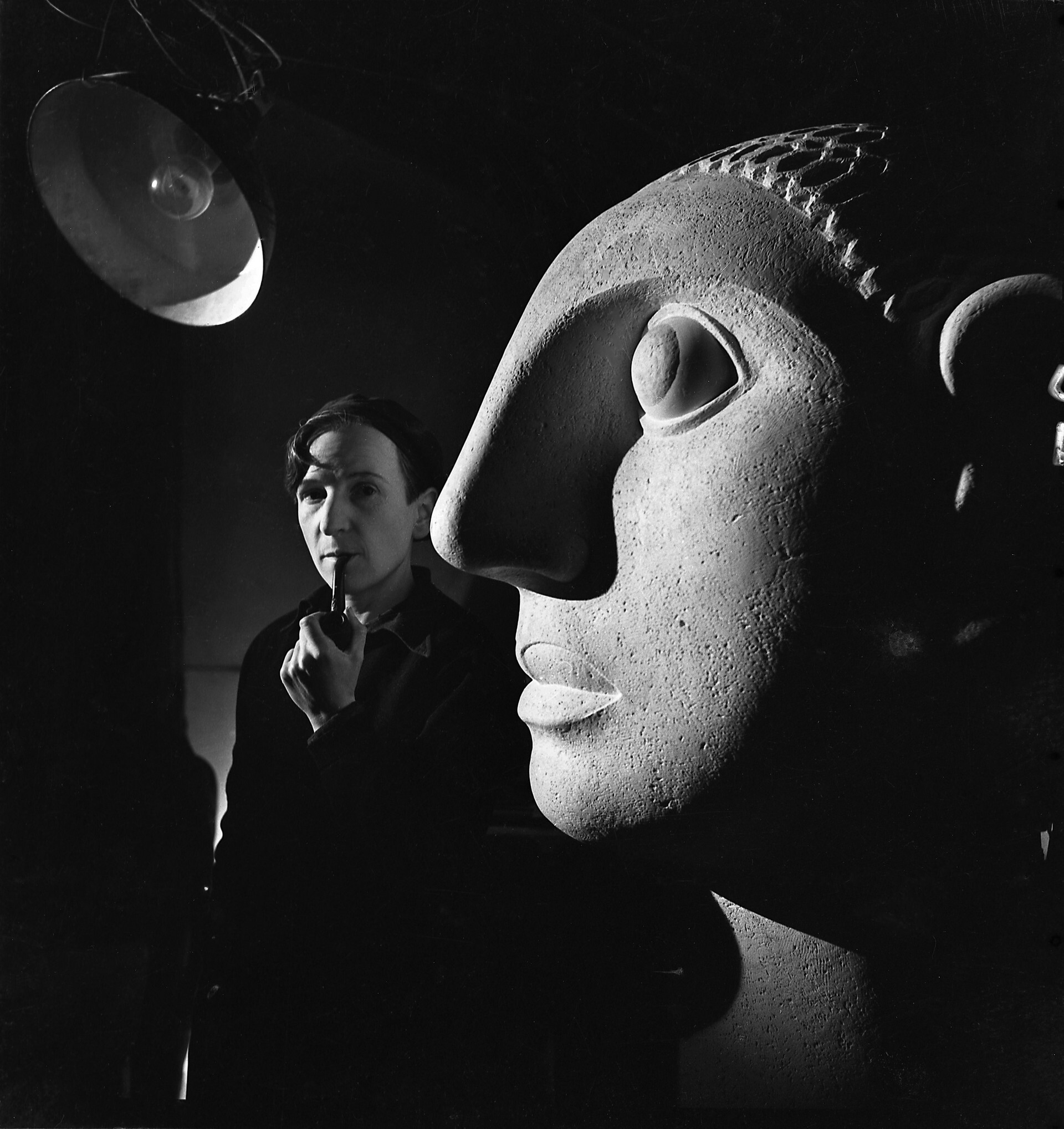 Антон Приннер и его скульптура, 1946. Фотограф Эмиль Савитри