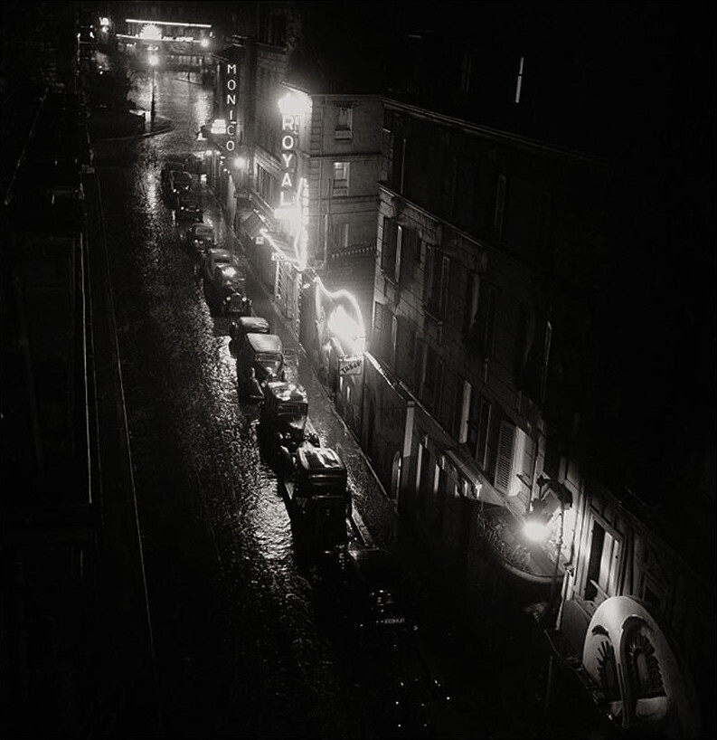 Улица Пигаль и её ночные клубы, Париж, 1939. Фотограф Эмиль Савитри