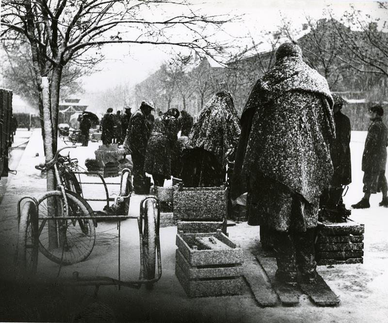 Зимний рынок в Моравии, 1954. Фотограф Милон Новотны