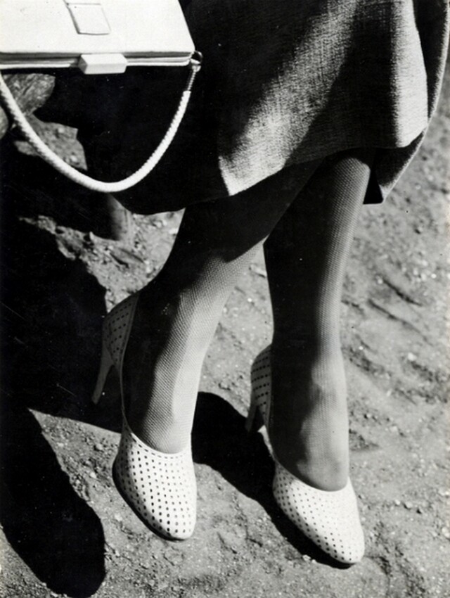 Ножки и сумочка, 1930-е. Фотограф Яромир Функе