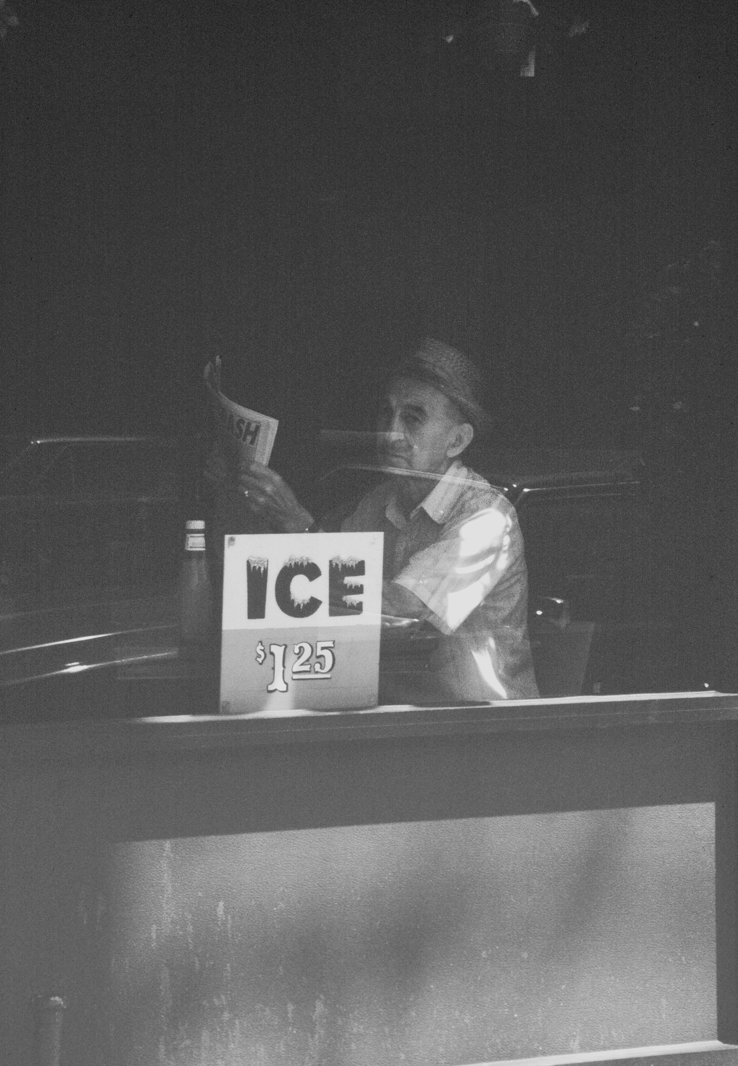 Ice, $1.25. Фотограф Роберт Фарбер