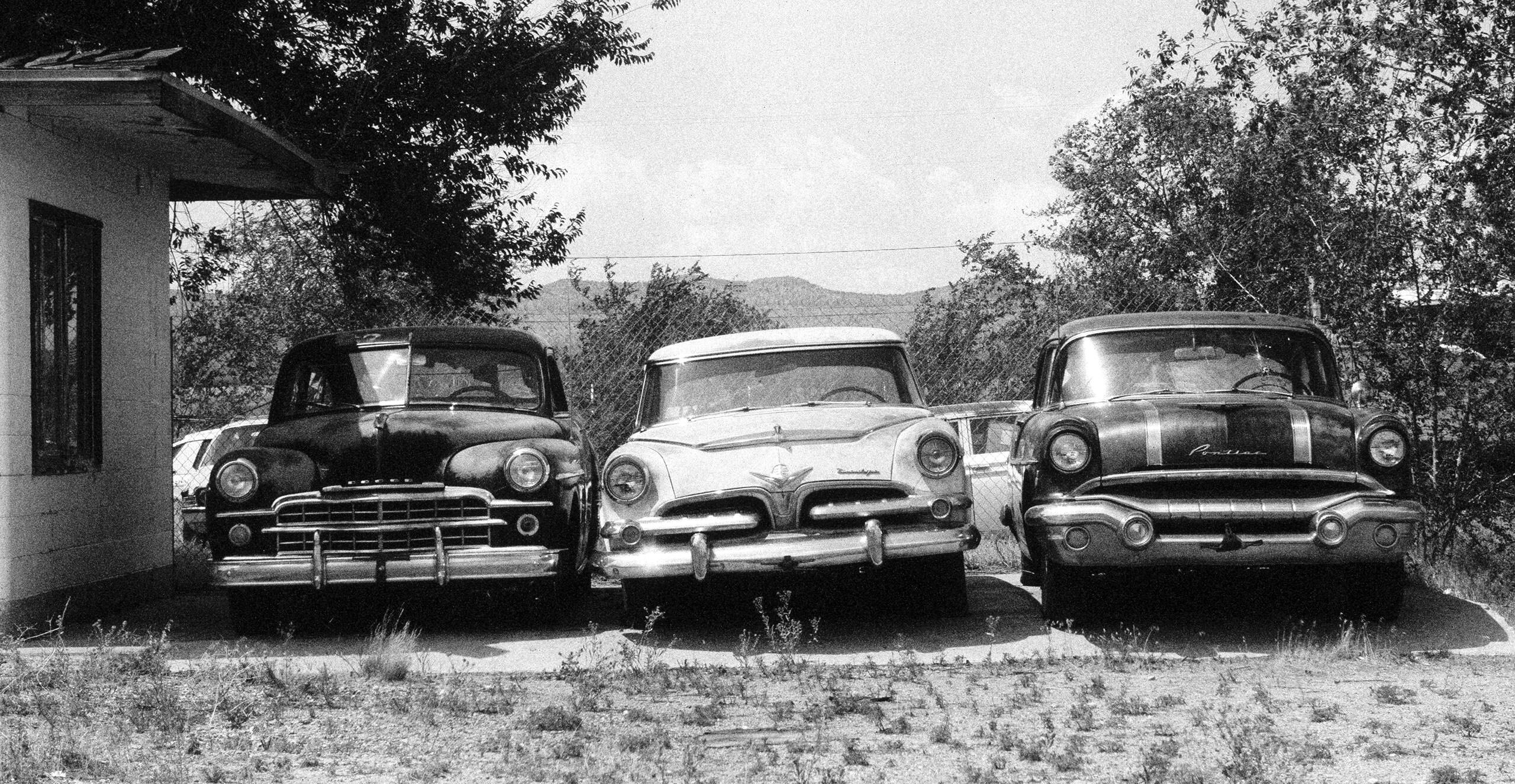 Три автомобиля. Фотограф Роберт Фарбер