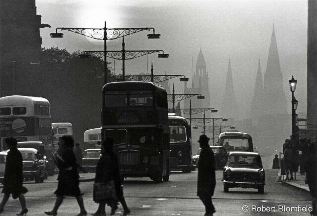 Зимнее солнце над Принцесс-стрит, Эдинбург, 1965. Фотограф Роберт Бломфилд