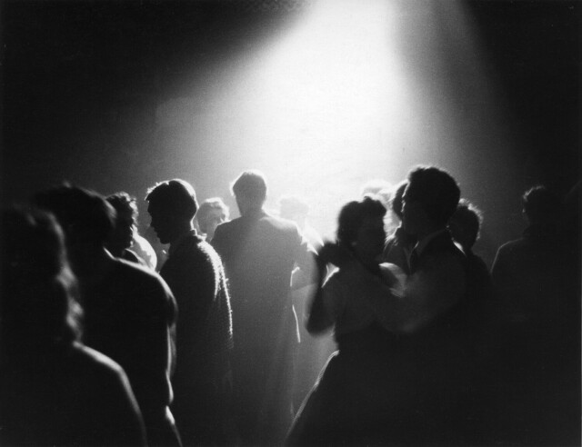 Студенческие танцы на неделе благотворительности Эдинбургского университета, 1958. Фотограф Роберт Бломфилд