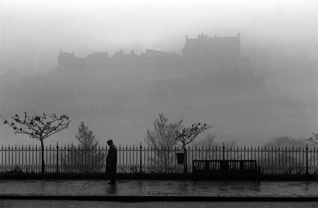 Эдинбургский замок с Принсес-стрит (Принцесс-стрит), 1960. Фотограф Роберт Бломфилд