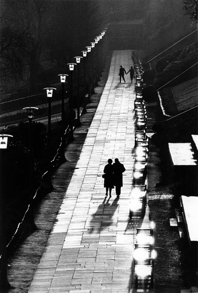 Две пары, Эдинбург, 1966. Фотограф Роберт Бломфилд