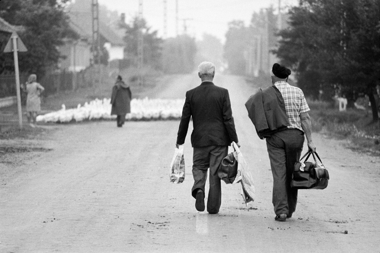 Рабочие возвращаются домой, 1982. Фотограф Петер Корниш