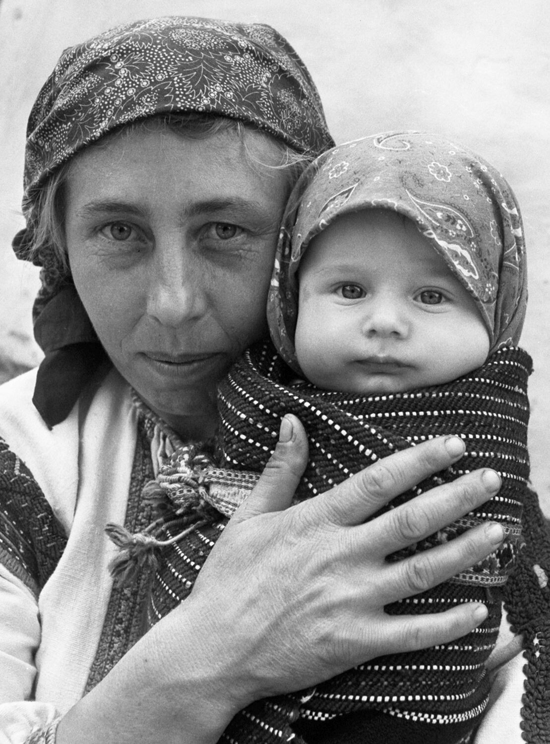 Мать с ребёнком, 1973. Фотограф Петер Корниш