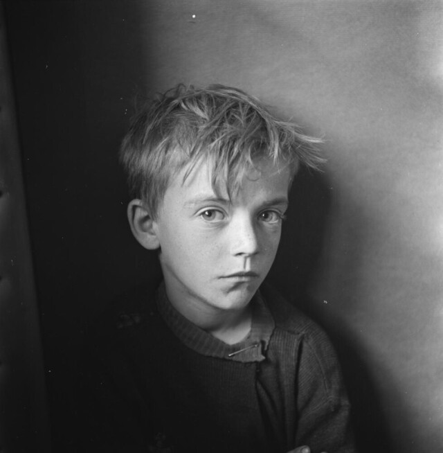 Мальчик из Велдховена, 1943 год. Фотограф Мартин Коппенс